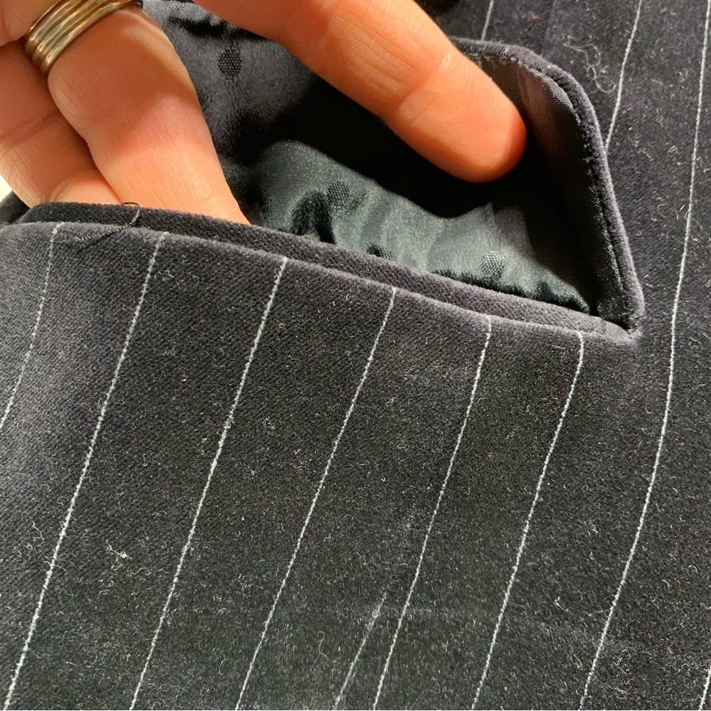 Classic Women's Navy Pinstripe Tailored Blazer - Picture 3 of 5